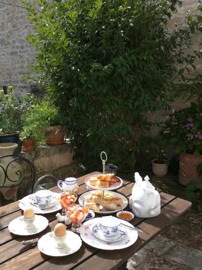Quai Des Fleurs Bed and Breakfast Saint-Savinien Esterno foto